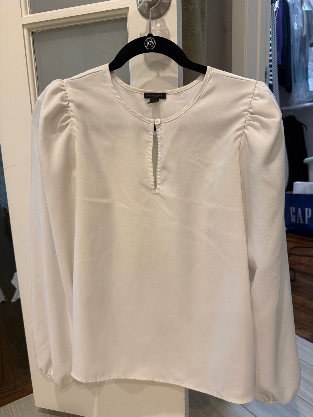 Ann Taylor puff sleeve blouse